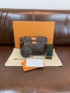 Louis Vuitton Multi Pochette
Accessoires Bag With Coin Authentic!!!Full set!